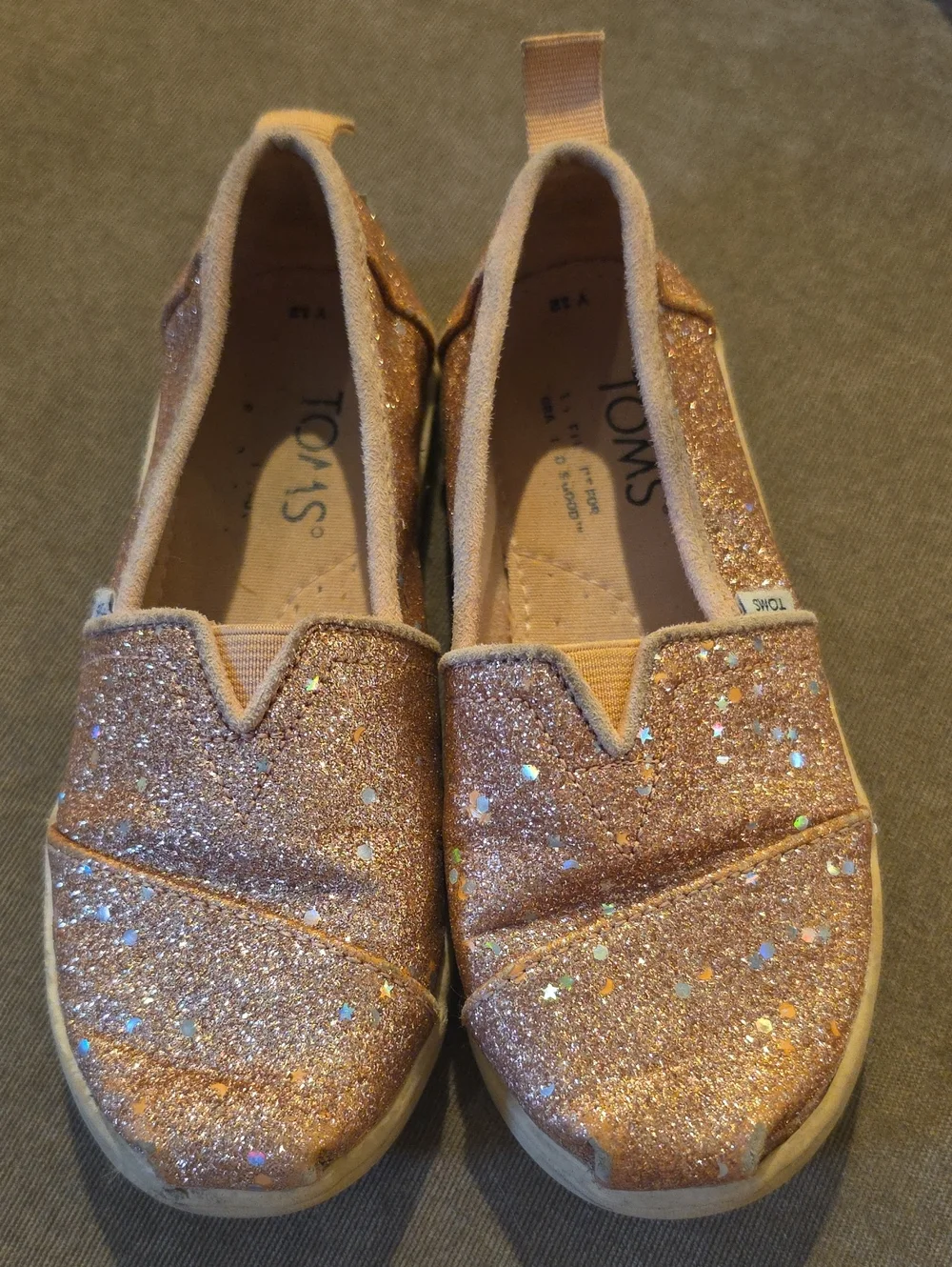 Toms Kids Glitter Slip-On Moccasins in Rose Gold